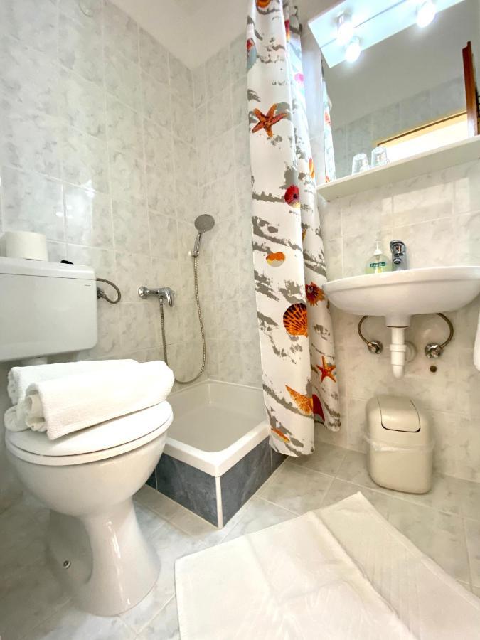 Guesthouse Kurelic Rab Kampor Ngoại thất bức ảnh